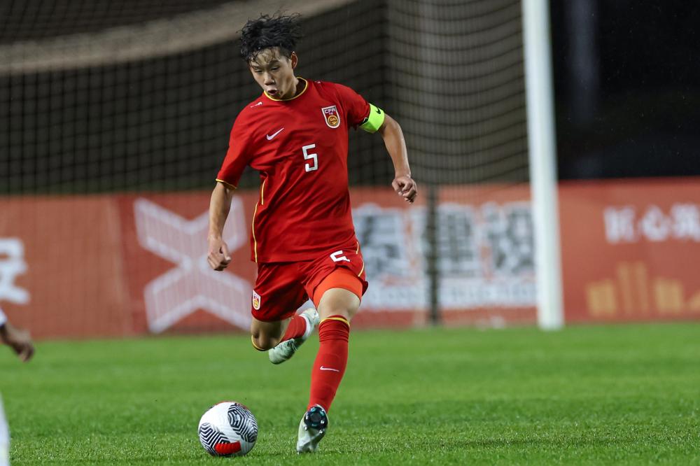 半场战报：迈阿密国际2-0纳什维尔，梅西双响